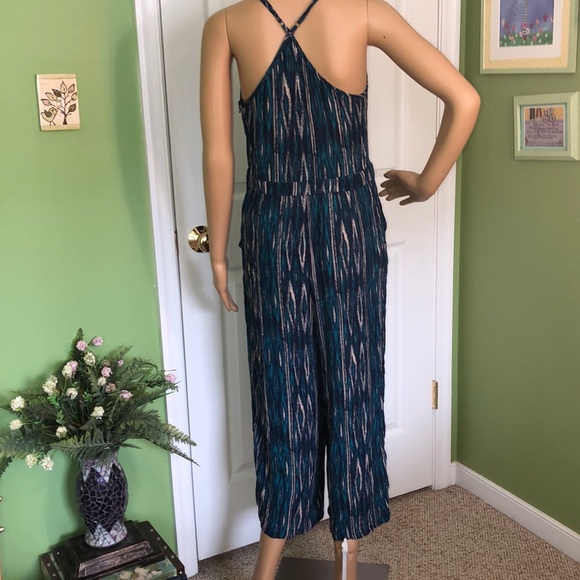 Light-weight jumpsuit, perfect for summer. - Picture 2 of 8